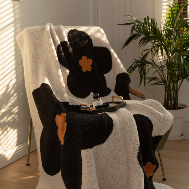 Grobstrick-Bouclé-Wohndecke mit großflächigem Blumenmotiv und Teddy-Textur Karnz