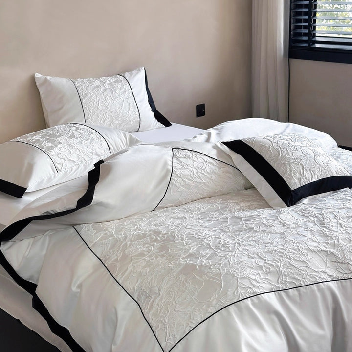 Strukturierte Floral Matelassé Bettbezug-Set mit kontrastierendem Paspelrand und Euro Kissenbezügen