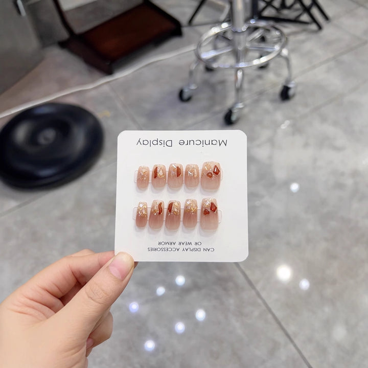 Luxuriöses dekoratives Press-On-Nagelset Karnz
