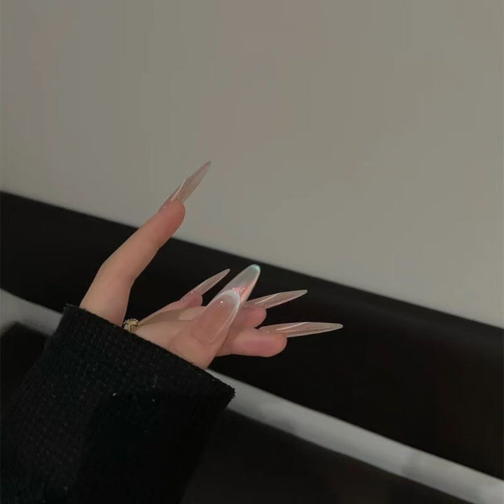 Glatte Stiletto-Nagelerweiterungen