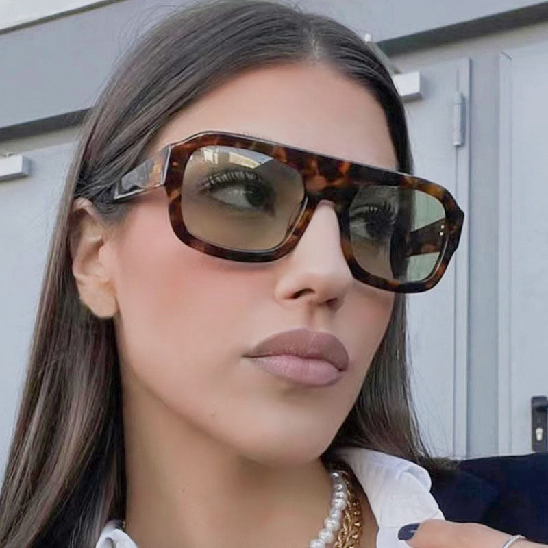 Damen modische quadratische Sonnenbrille mit auffälligem Tierdruckdesign Karnz