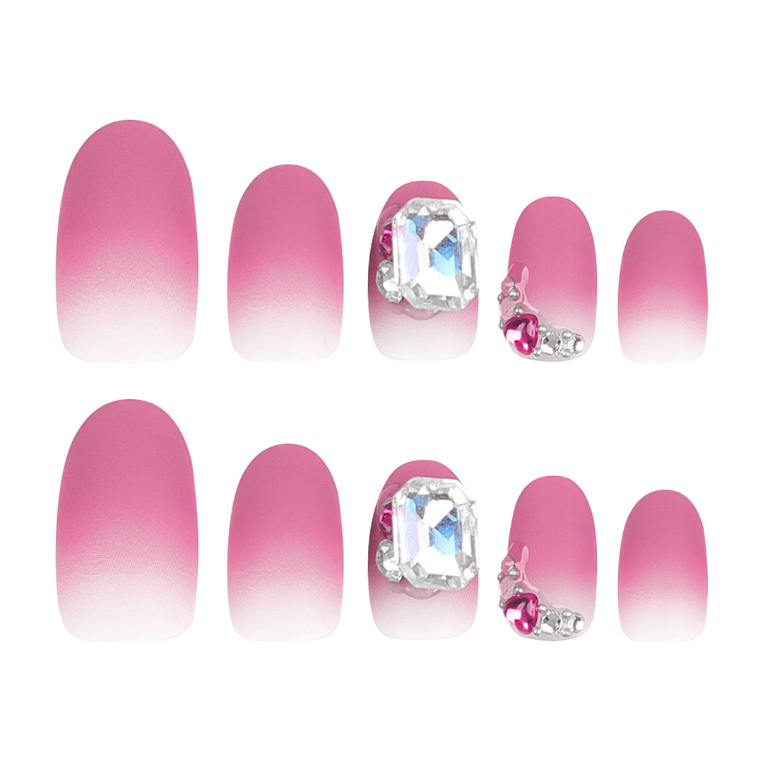 Kreative Nagelkunst mit edlen Strass-Akzenten Karnz
