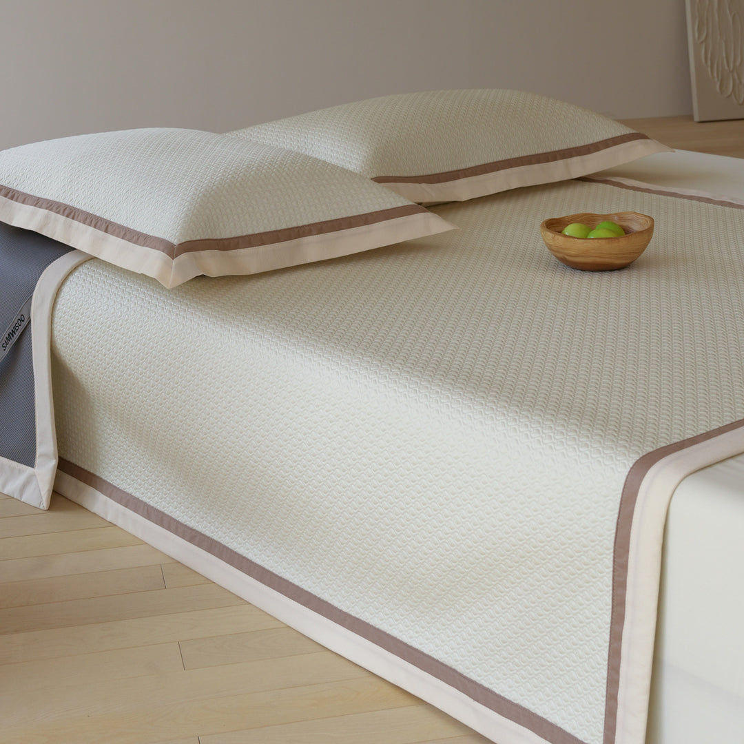 Stepp-Tagesdecke mit strukturiertem Waffelmuster und Kissenbezügen