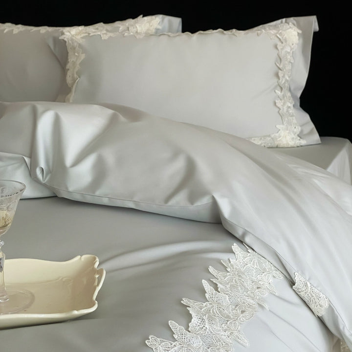 Satin Bettbezug Set mit Spitzenbesatz und Kissenbezügen mit Wimpernfransen