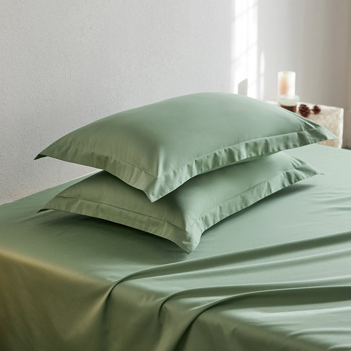 Premium-Kissenbezug- und Spannbettlaken-Set aus Baumwoll-Perkal mit Hotelkante