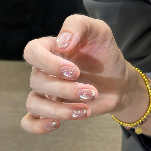 Künstliche Nail Art mit Eleganten Schmuckdetails Karnz