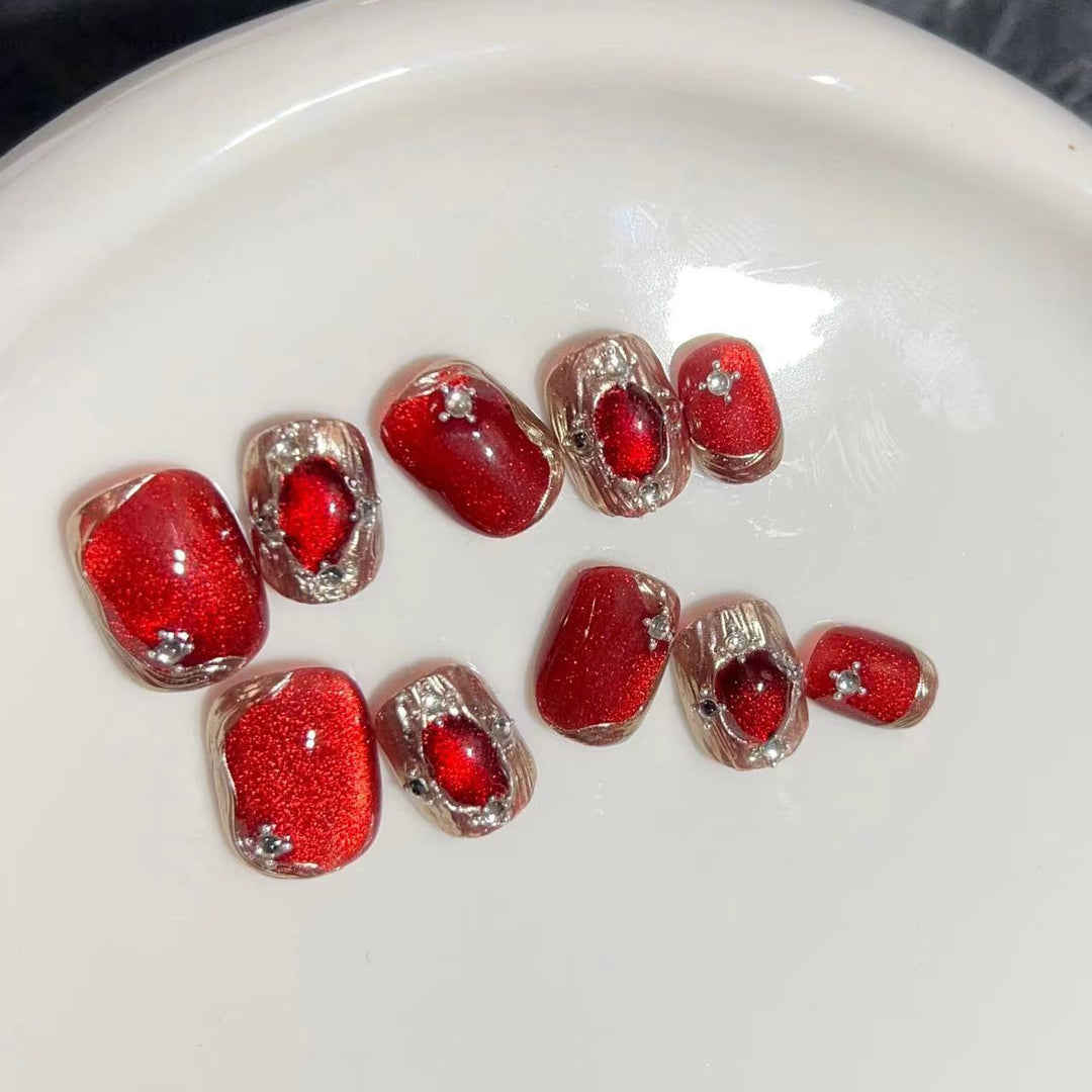 Elegantes Press-On Nail Set mit künstlerischem Metallic-Design Karnz
