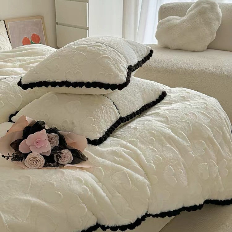 Plüsch Herz-Prägung Faux-Sherpa Bettbezug Set mit kontrastierenden Rüsche Trim
