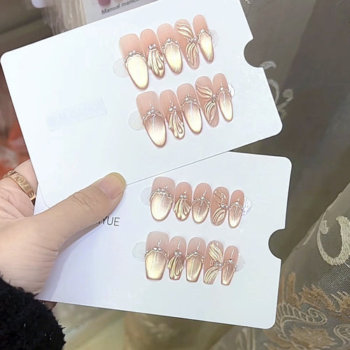 Luxuriöses dekoratives Press-On-Nagelset Karnz