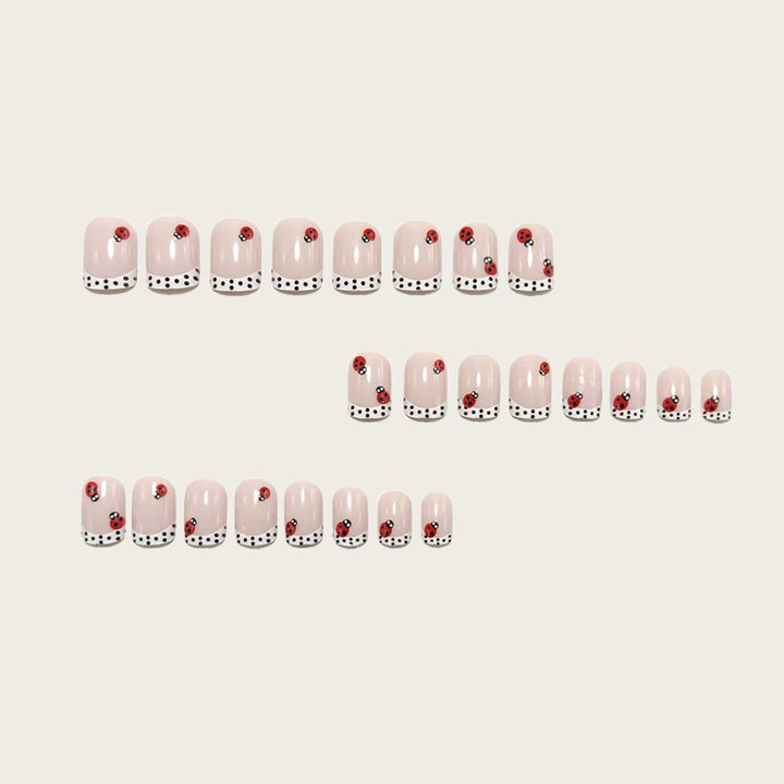 Kreative Nagelkunst mit Marienkäfer-Motiven Karnz