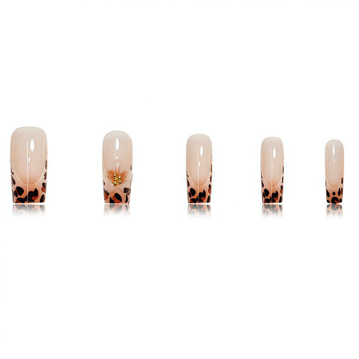 Premium dekorative Press-On Nagelkunst mit Leopardenmuster-Akzenten Karnz