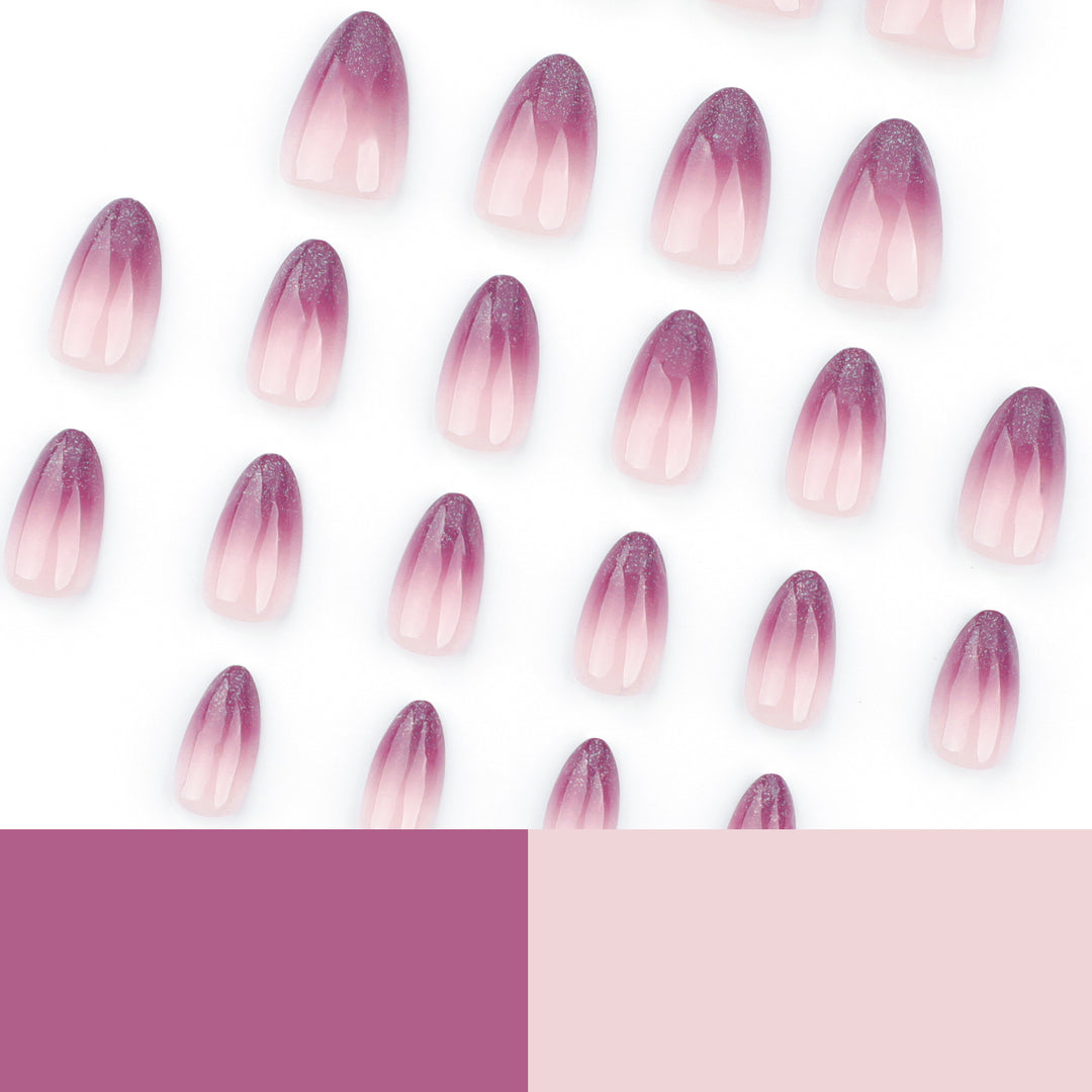 Glänzende Nagelverlängerungen mit sanftem Ombre-Effekt Karnz