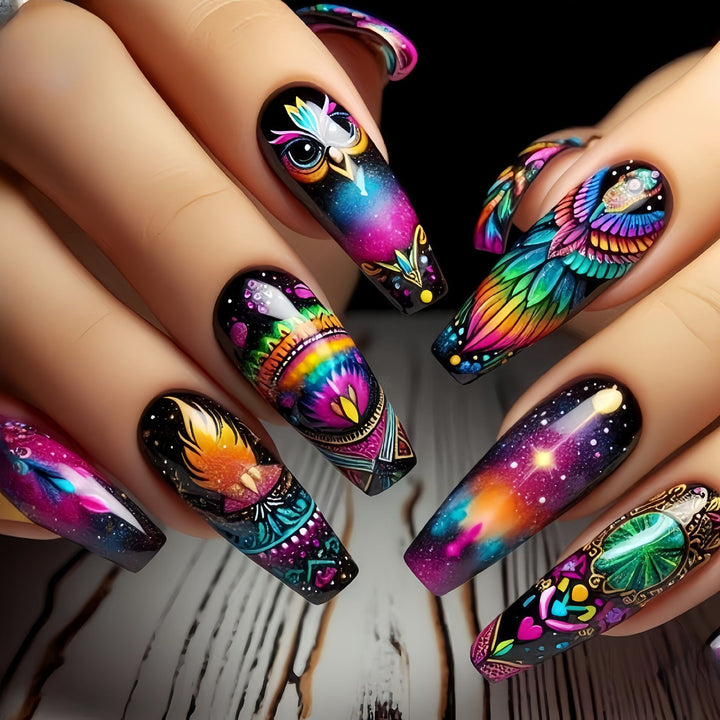 Kunstvolle Nagelverlängerungen mit Eleganten Spitzen Karnz