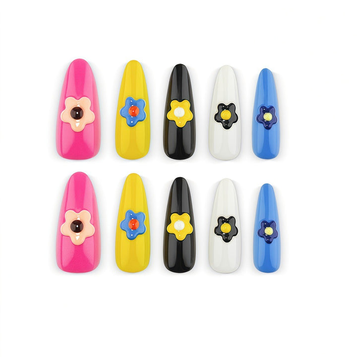 Kunstnägel mit Blumigem 3D-Motiv Karnz