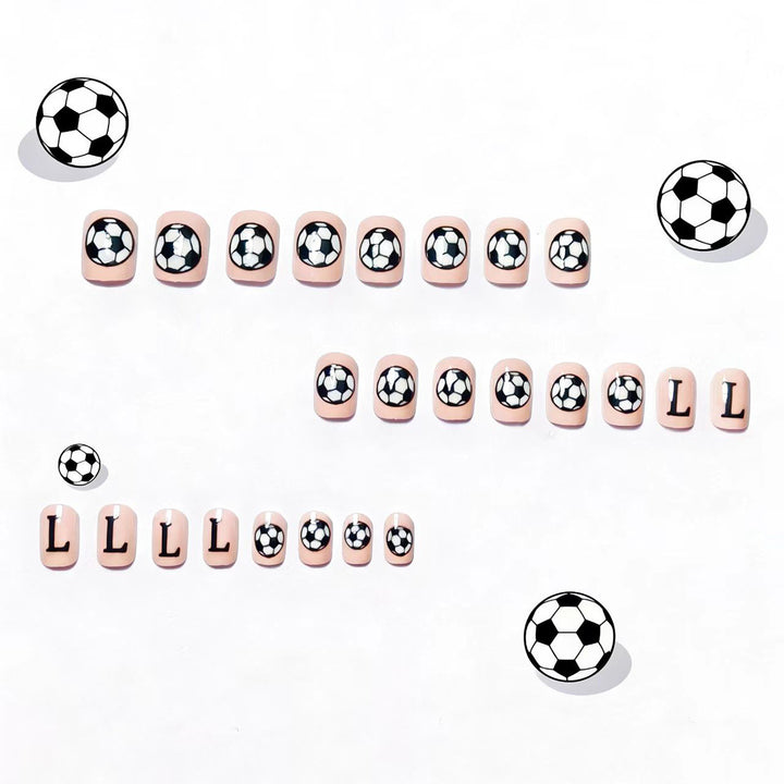 Kreative Nagelkunst mit Fußball-Motiv Karnz