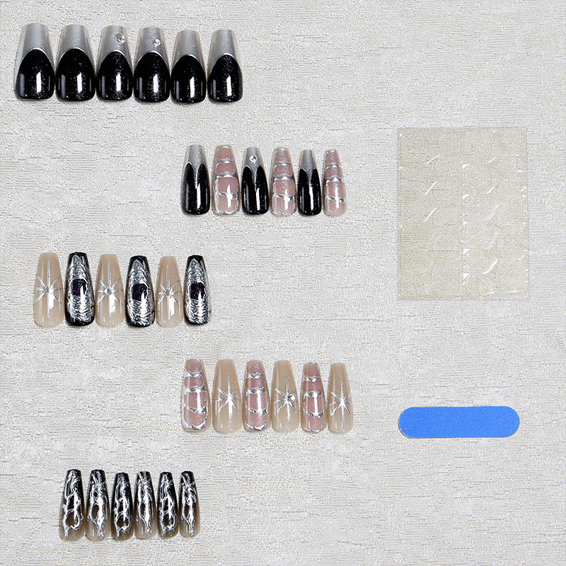 Kunstnagelset mit eleganten Glitzer- und Designakzenten Karnz