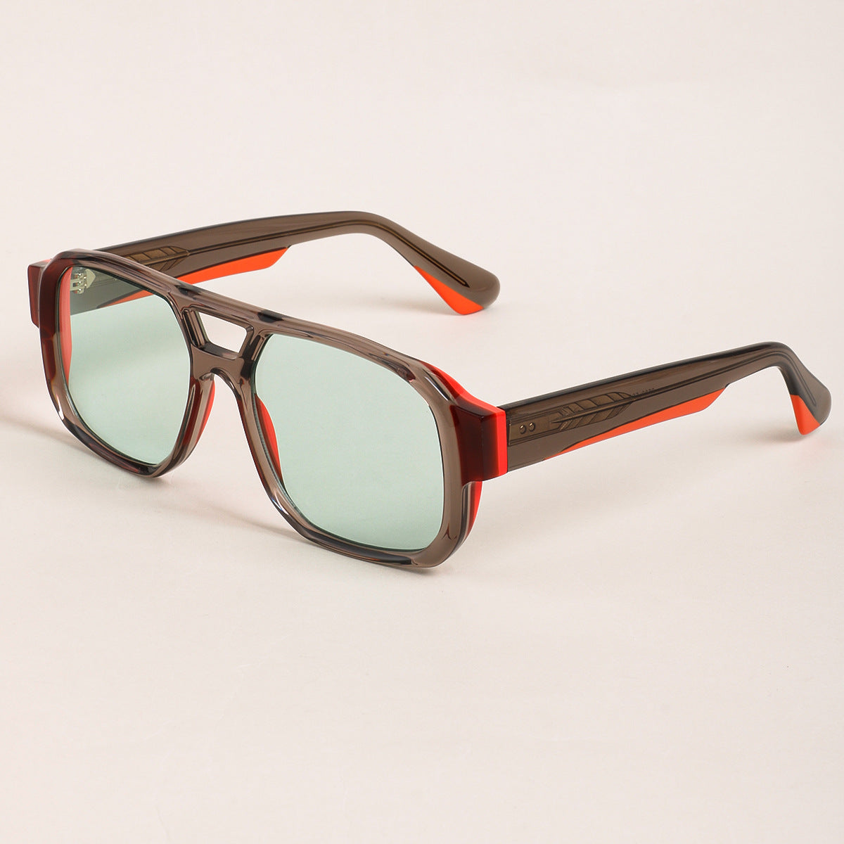 Damen Sonnenbrille im modernen Oversize-Stil mit klarem Rahmen und robusten Gläsern Karnz