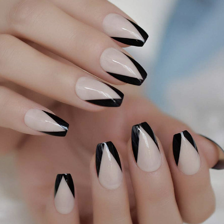Künstlerisches Negativraum Press-On Nagelset