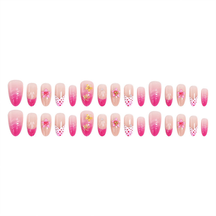 Kunstnagelset mit floralen und eleganten Verzierungen Karnz