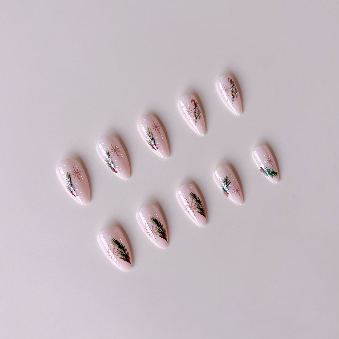 Kunstnagelset mit winterlicher Tannenbaum-Applikation Karnz