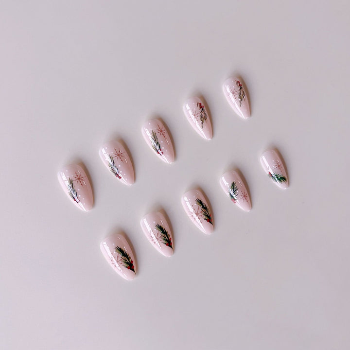 Kunstnagelset mit winterlicher Tannenbaum-Applikation Karnz