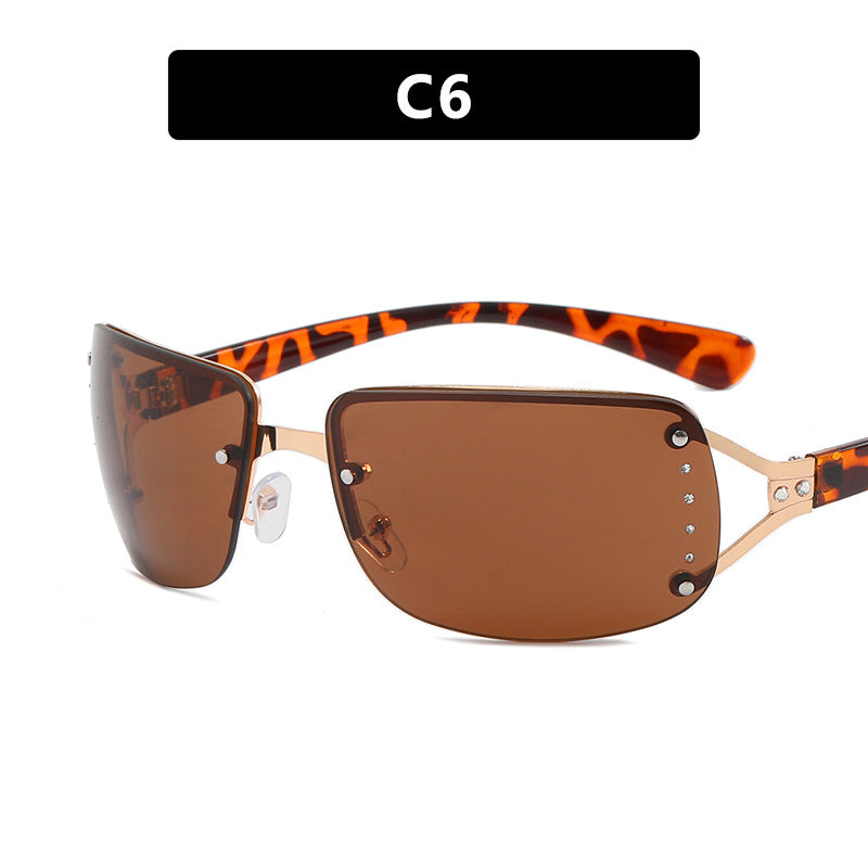 Damen extravagante Sonnenbrille im modernen Design mit feinen Akzenten Karnz
