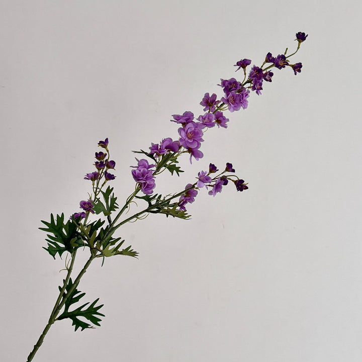Künstlicher Blütenzweig mit detailreichen roten Blüten Karnz