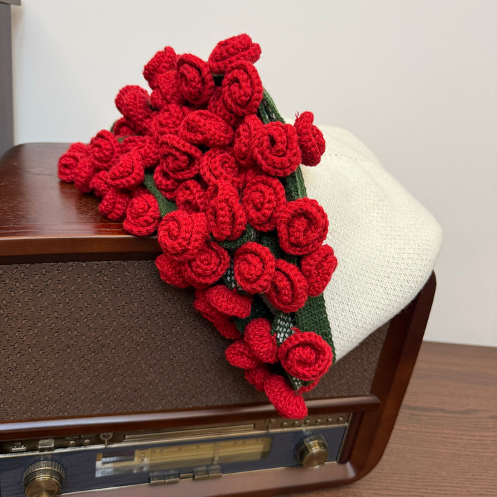 Handgefertigter gehäkelter Blumenstrauß