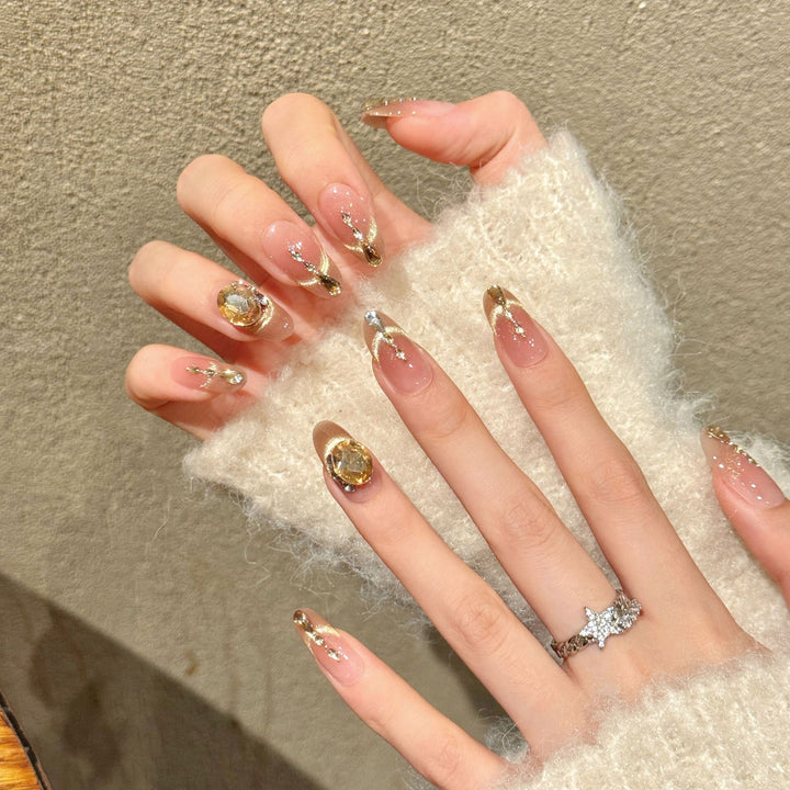 Glamorous Press-On Nail Set mit dekorativen Strasssteinen
