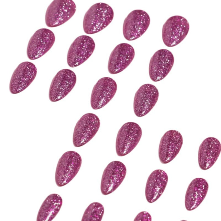 Glitzernde Stiletto Press-On Nagelspitzen Karnz