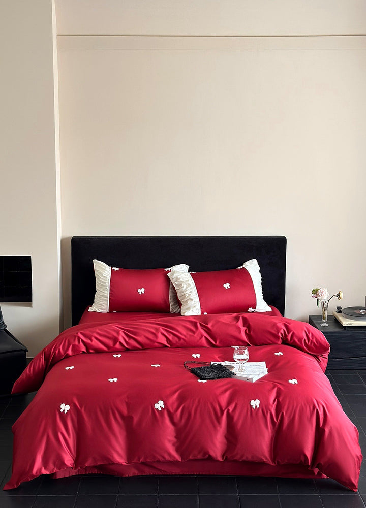 Luxuriöses Baumwollsatin-Bettwäsche-Set mit gestickten Schleifen und Rüschendetails