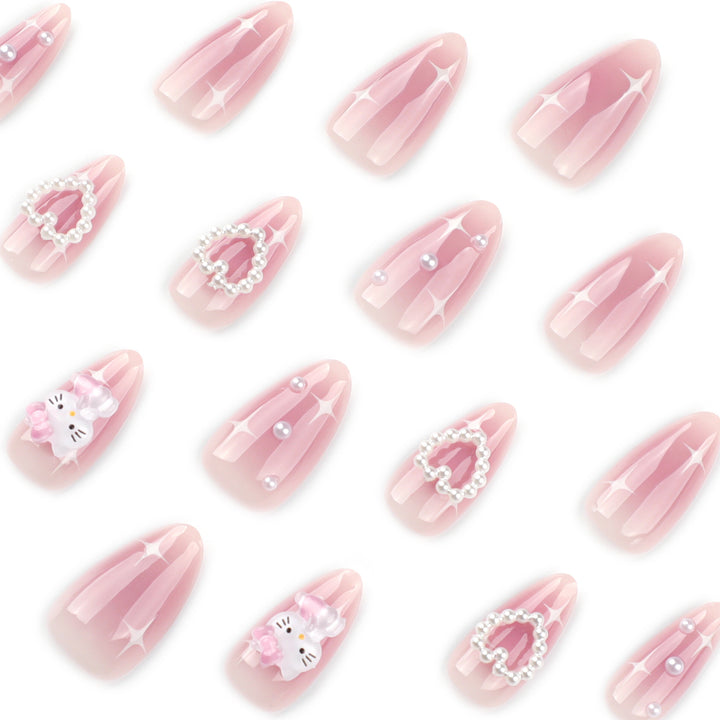 Künstliche Nagelkunst mit verspielten Designs und 3D-Elementen Karnz