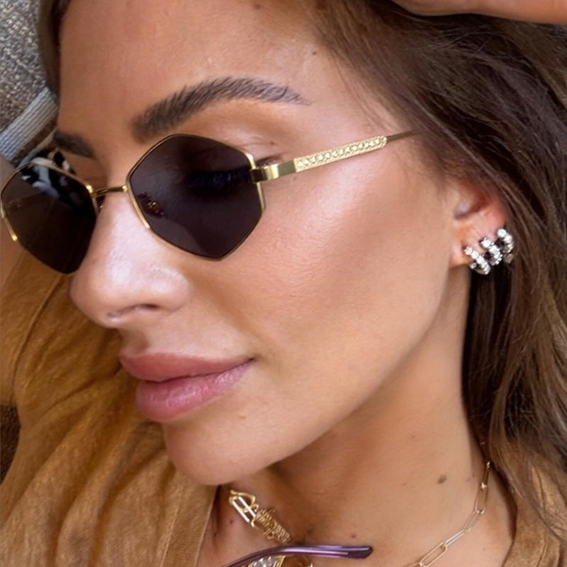 Damen hexagonale Sonnenbrille mit eleganten Metallakzenten und UV-Schutz Karnz