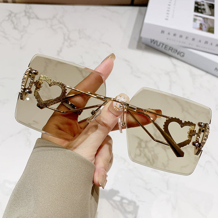 Damen modische Sonnenbrille mit trendigem Herz-Design Karnz