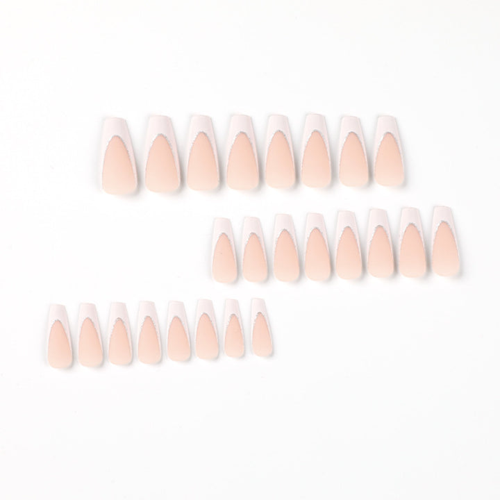 Lackierte Stiletto-Nägel mit Glitzerverzierung Karnz
