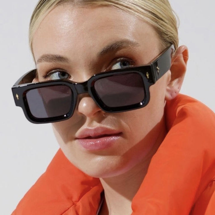 Damen modische quadratische Sonnenbrille mit robustem Rahmen und komfortablem Sitz Karnz