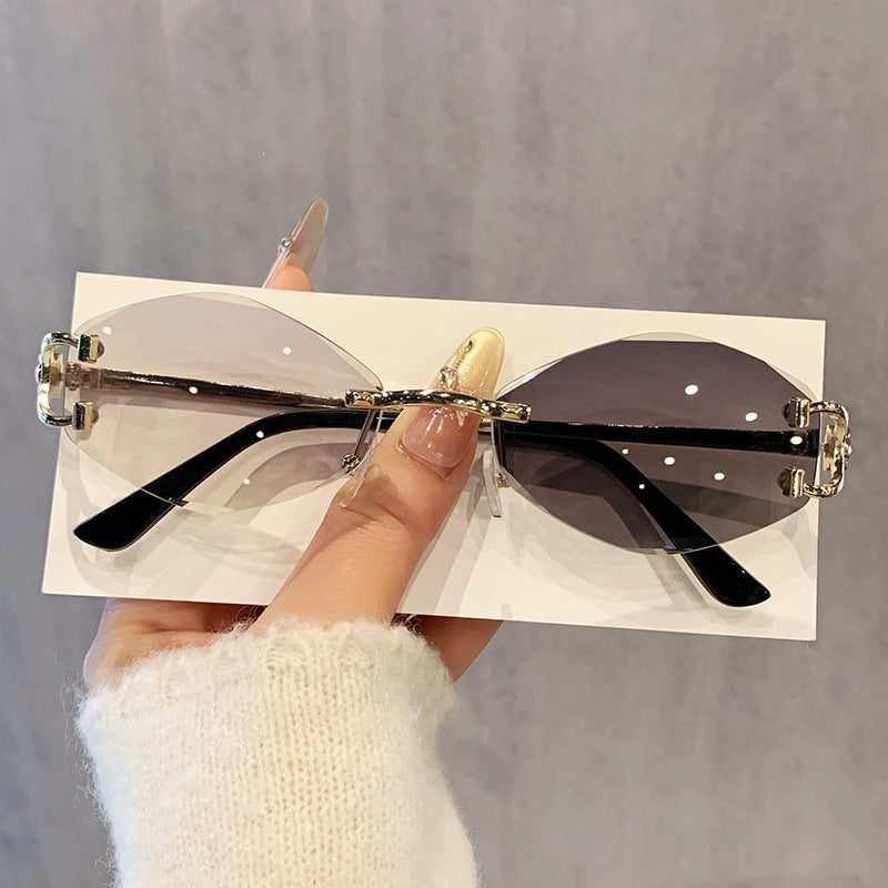 Damen futuristische Sonnenbrille mit auffälligem Hexagonalrahmen und hochwertigen Glitzerakzenten Karnz