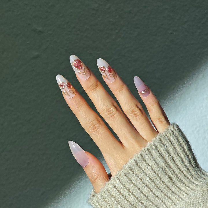 Elegante Stiletto Press-On Nagelset mit künstlerischem Blumenmuster Karnz