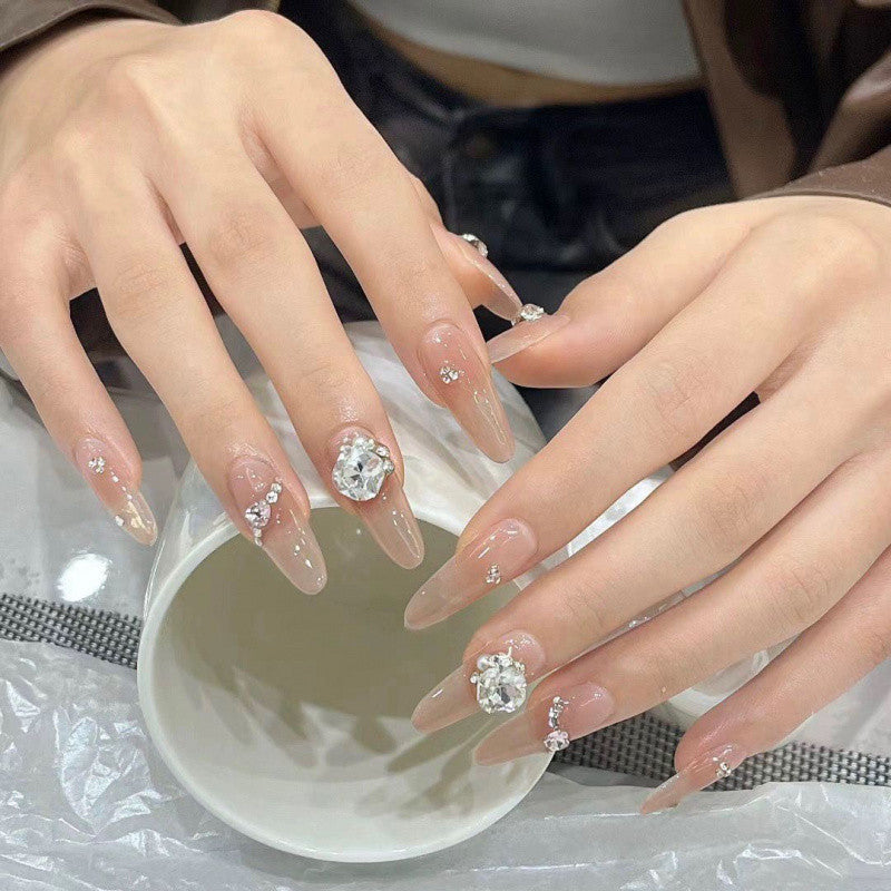 Dekorative Strass Nagelkunst Karnz