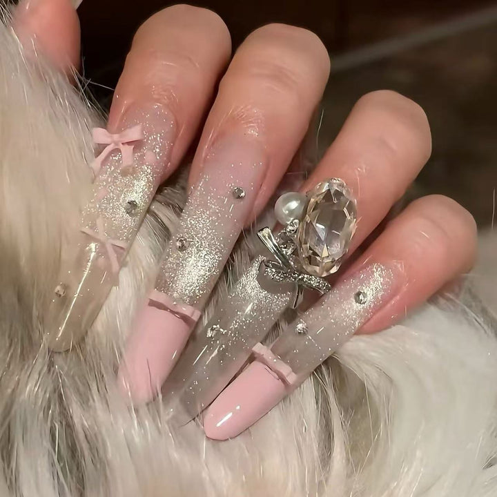 Glamouröse Lange Stiletto Nagelkunstverlängerungen mit Strassakzenten