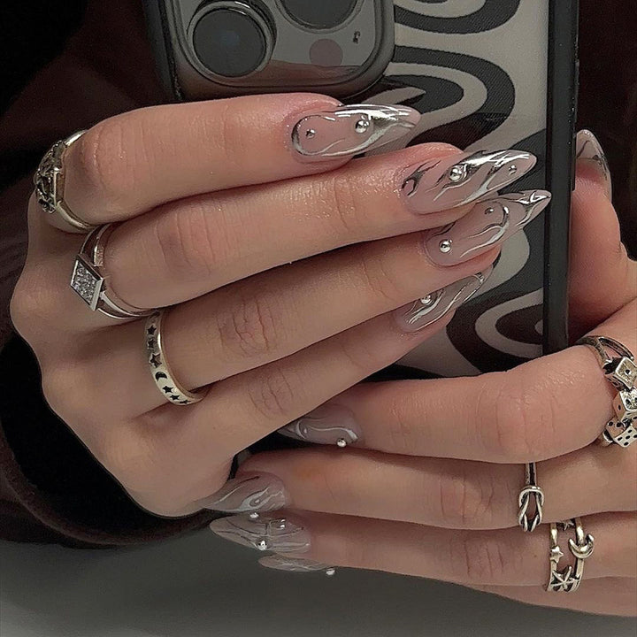Kunstnagelset mit elegantem Wassertropfen-Design und 3D-Akzenten Karnz
