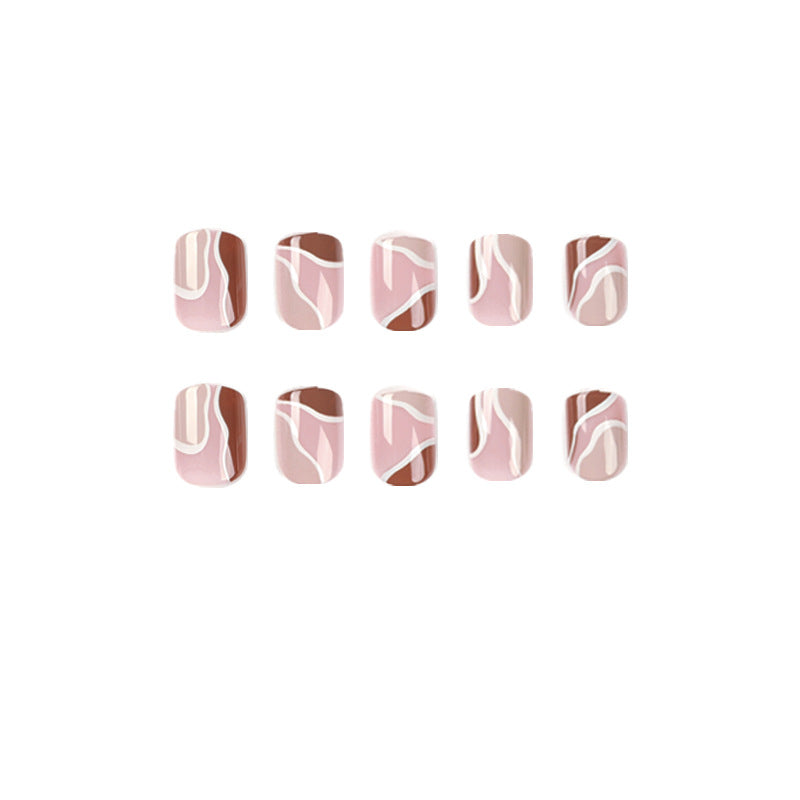 Elegante Nagelkunst mit geometrischem Design Karnz