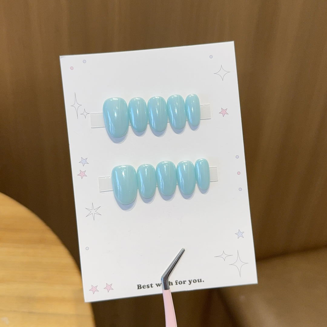 Künstliche Gel-Nägel Im Modernen Design Karnz