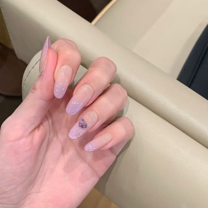 Künstlerisches Herzmuster Nagelkunstverlängerungen Karnz