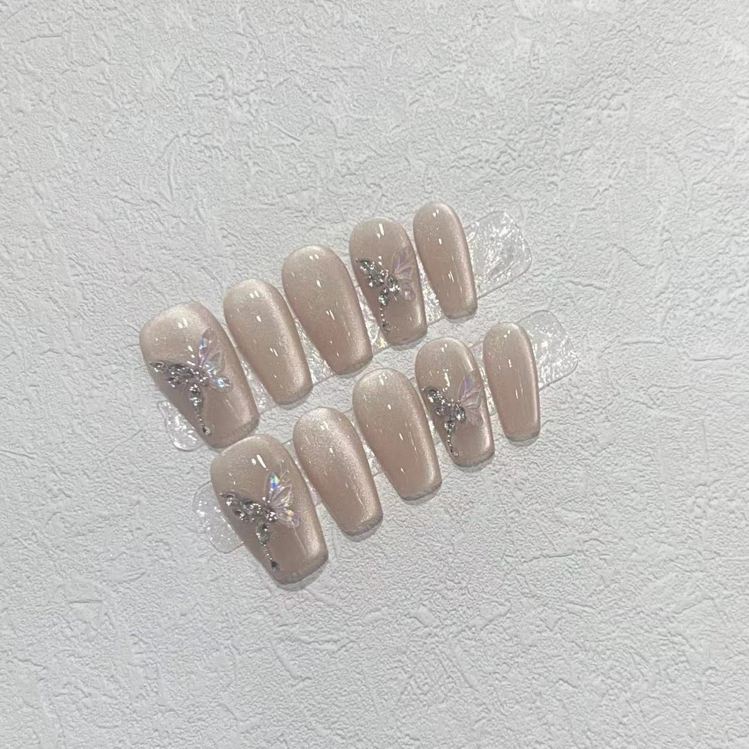 Stilvolles Press-On Nagelkunst-Set mit eleganten Schmetterlings- und Juwelenelementen Karnz