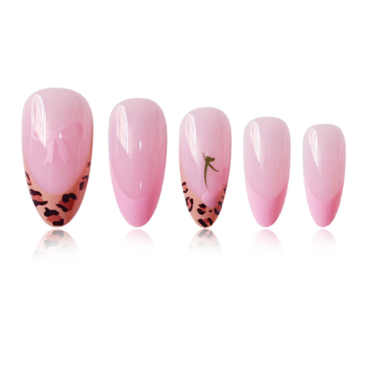 Stylische Nagelkunst Karnz