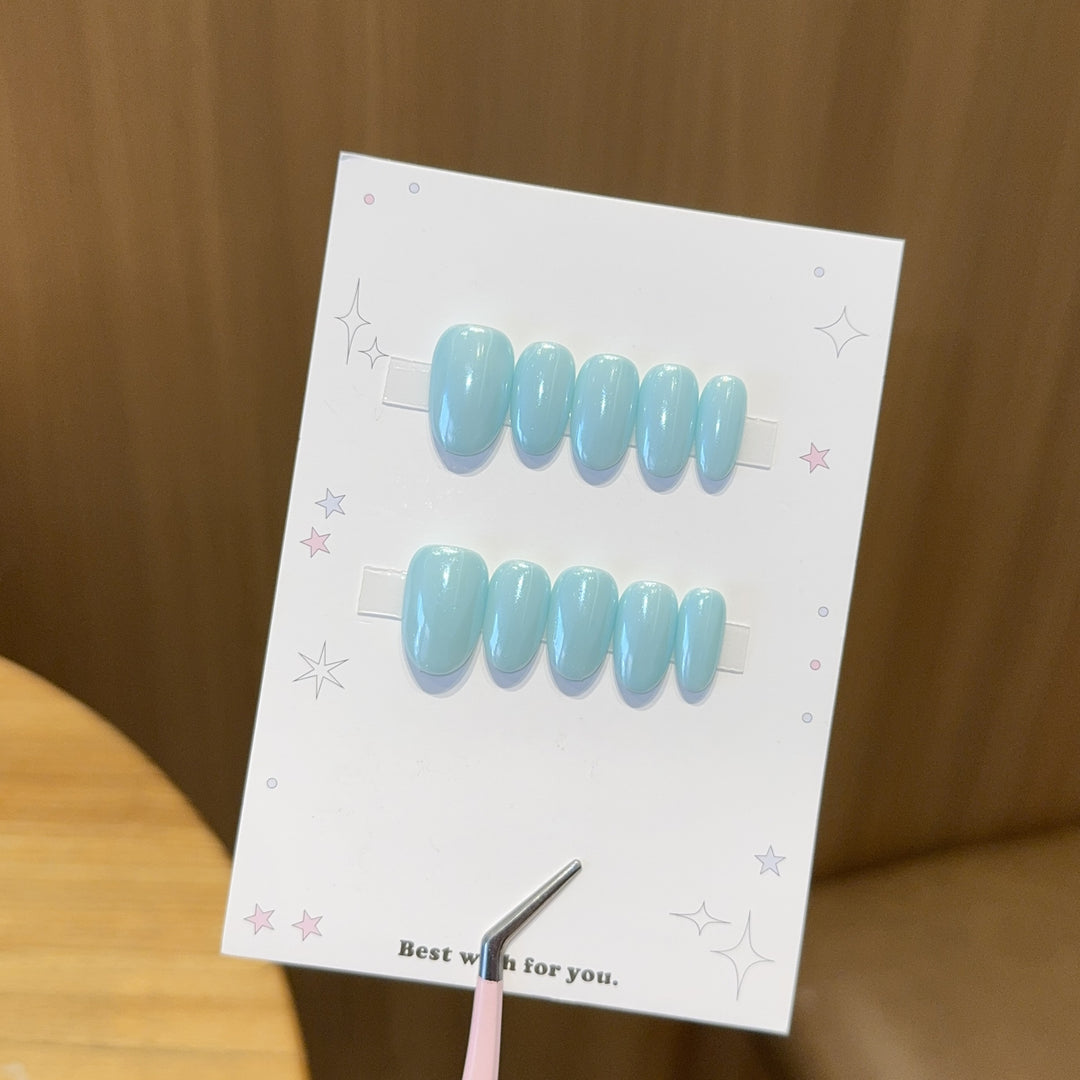 Künstliche Gel-Nägel Im Modernen Design Karnz