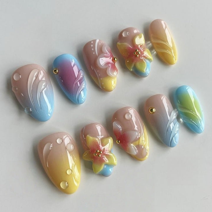 Kunstnägel mit Floralen 3D-Akzenten Karnz