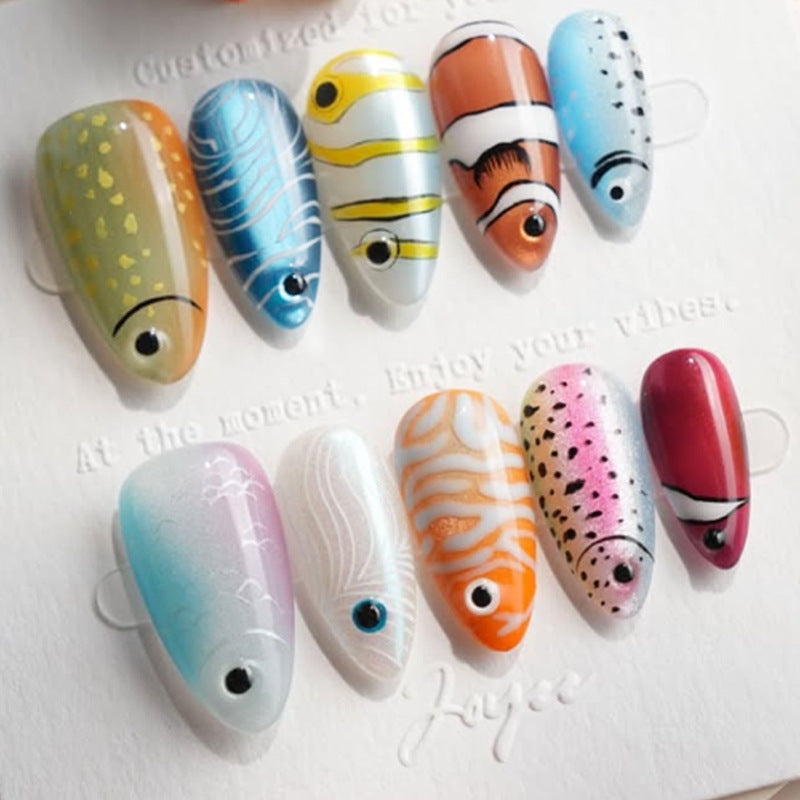 Kreatives Press-On Nagelkunstset mit bunten Fischdesigns Karnz