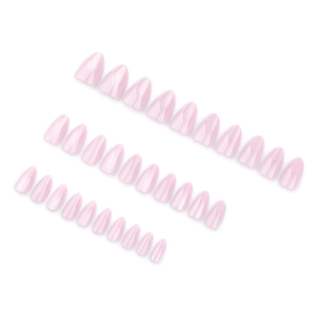 Kunstvolle Gel-Nägel mit elegantem Glamour-Finish Karnz